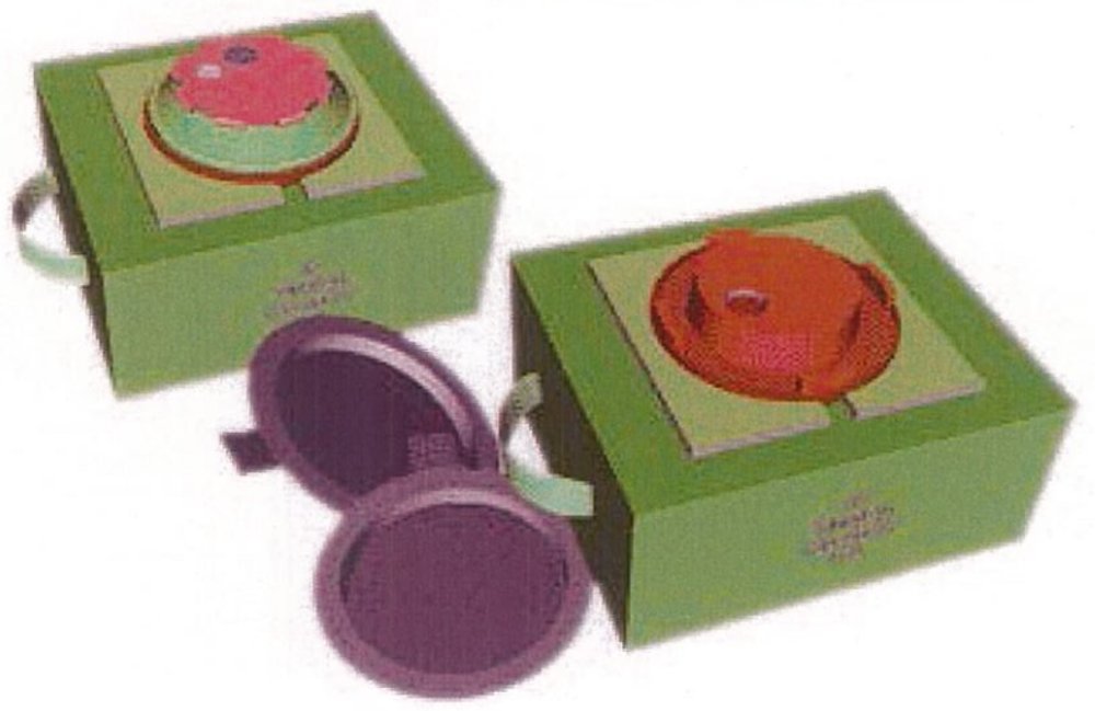 Міна ТМ-62Д. Зліва - з детонатором МВЧ-62. Справа - з детонатором МВ-62. Сірого кольору гумові заглушки гнізд детонаторів.