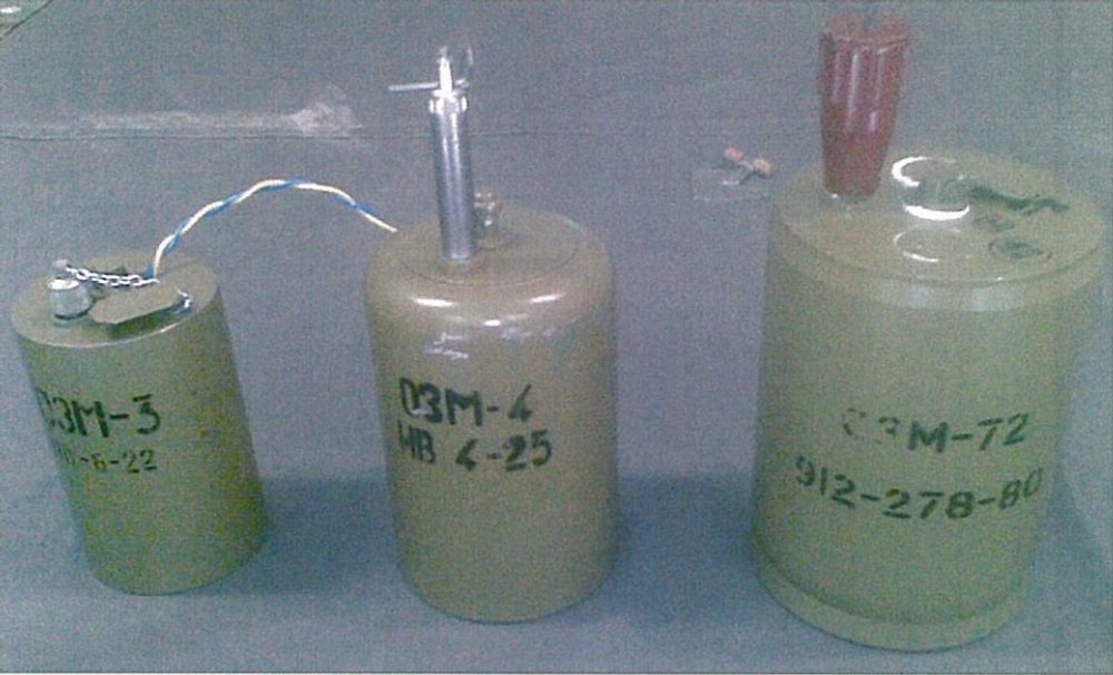 менш потужними ОЗМ-4 (всередині) та ОЗМ-3 (зліва)