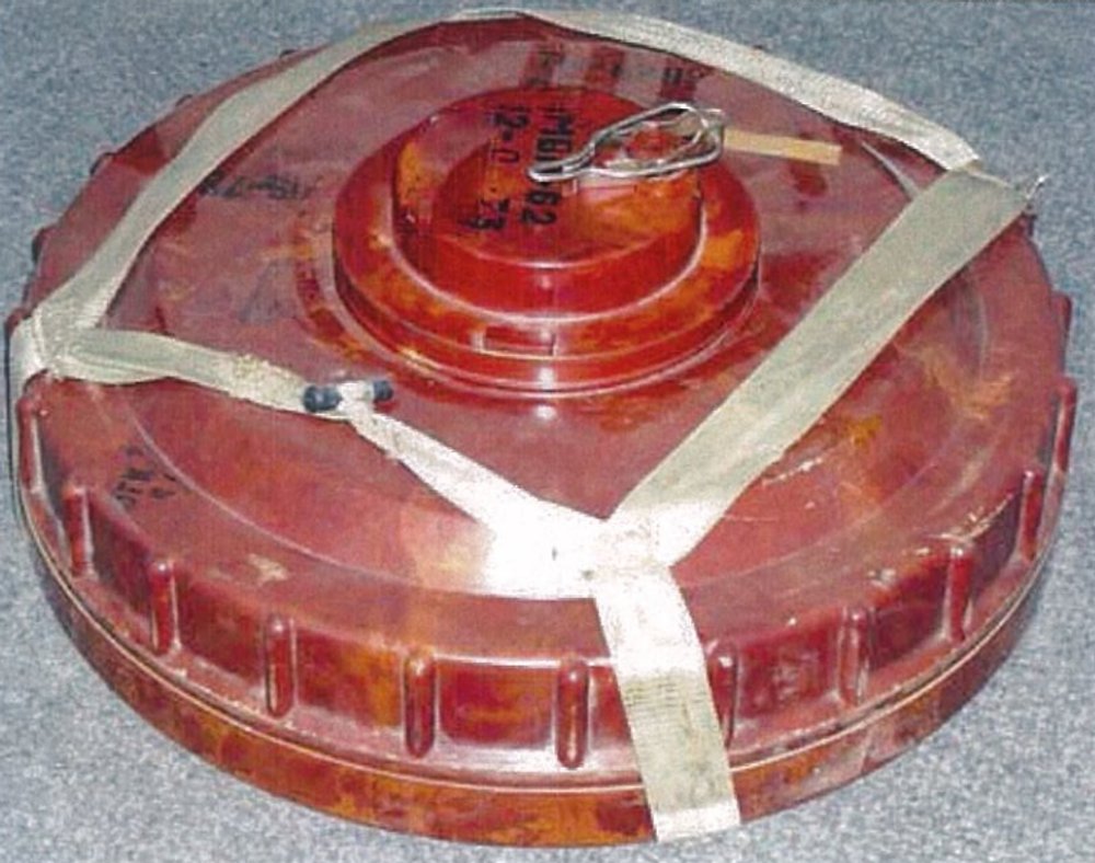 Міна ТМ-62П2 з детонатором МВП-62 та з'ємною нейлоновою ручкою для перенесення