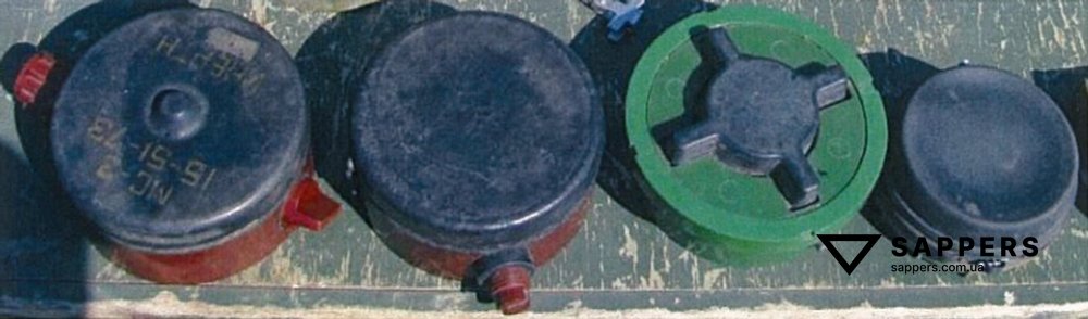 Міна МС-3 в порівнянні з різними протипіхотними мінами. Зліва направо: МС-3; ПМН; ПМН-2; ПМН-4