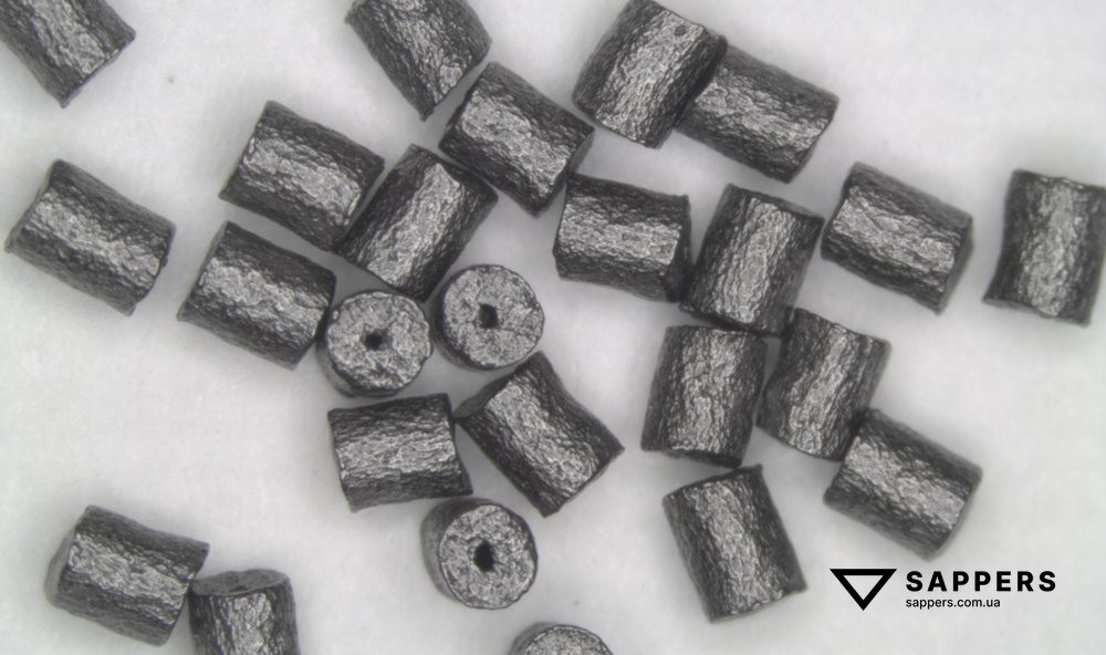 Бездимний порох циліндричної форми, цей вид пороху найбільш популярний в гвинтівочних набоях.