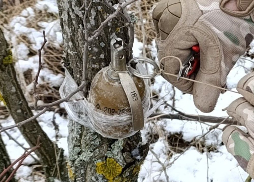 Tripwire device made using an RGD-5 grenade